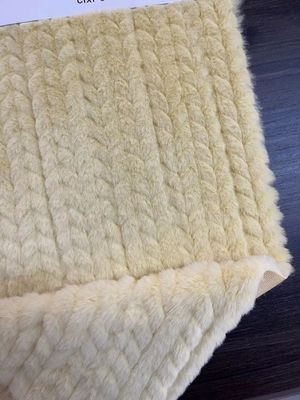 Короткий меховой ткань Мягкая фальшивая шерсть для пальто Игрушечная пряжа Подсчет контакта Длина 60 см Цвет серый